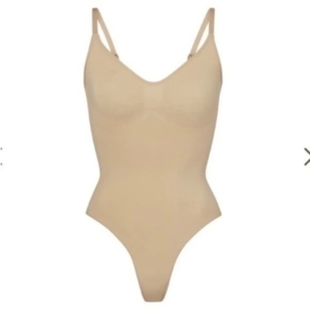 SKIMS BODYSUIT SEAMLESS SCULPT THONG BODYSUIT CLAY BEIGE large